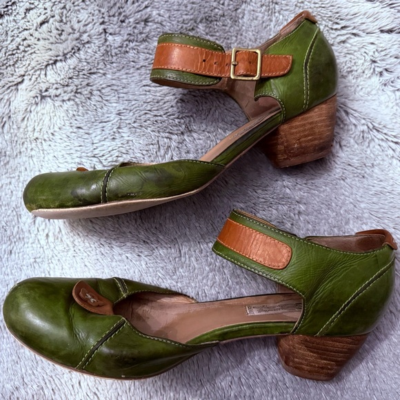 Arnold Churgin Elegant Green and Tan Women's 2 inch Heels - Picture 5 of 6